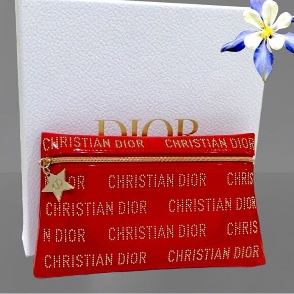 CHRISTIAN DIOR RED PATENT LEATHER CLUTCH WITH RHINESTONES SILVER STAR CHARM - Picture 1 of 8